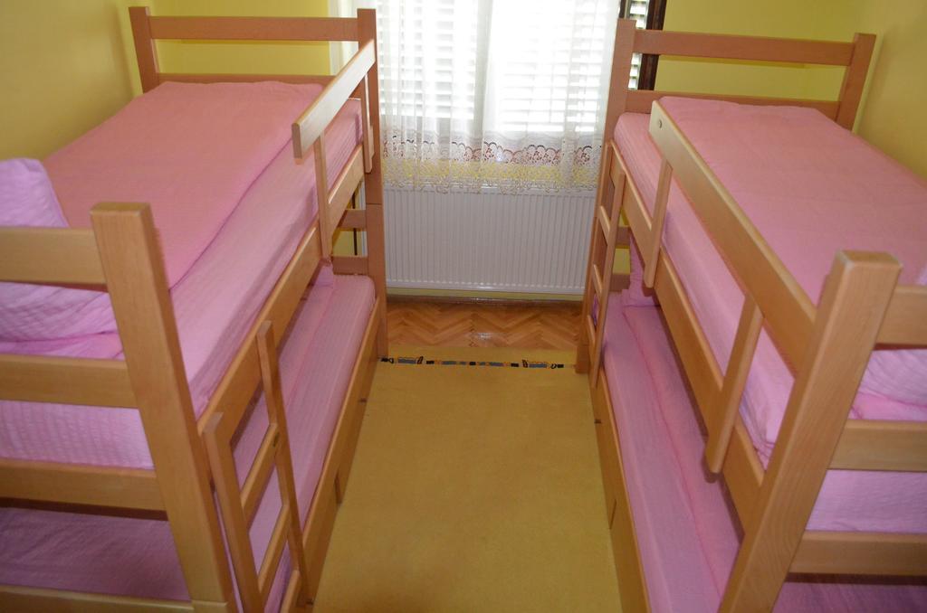 Hostel Marvel Ni Buitenkant foto