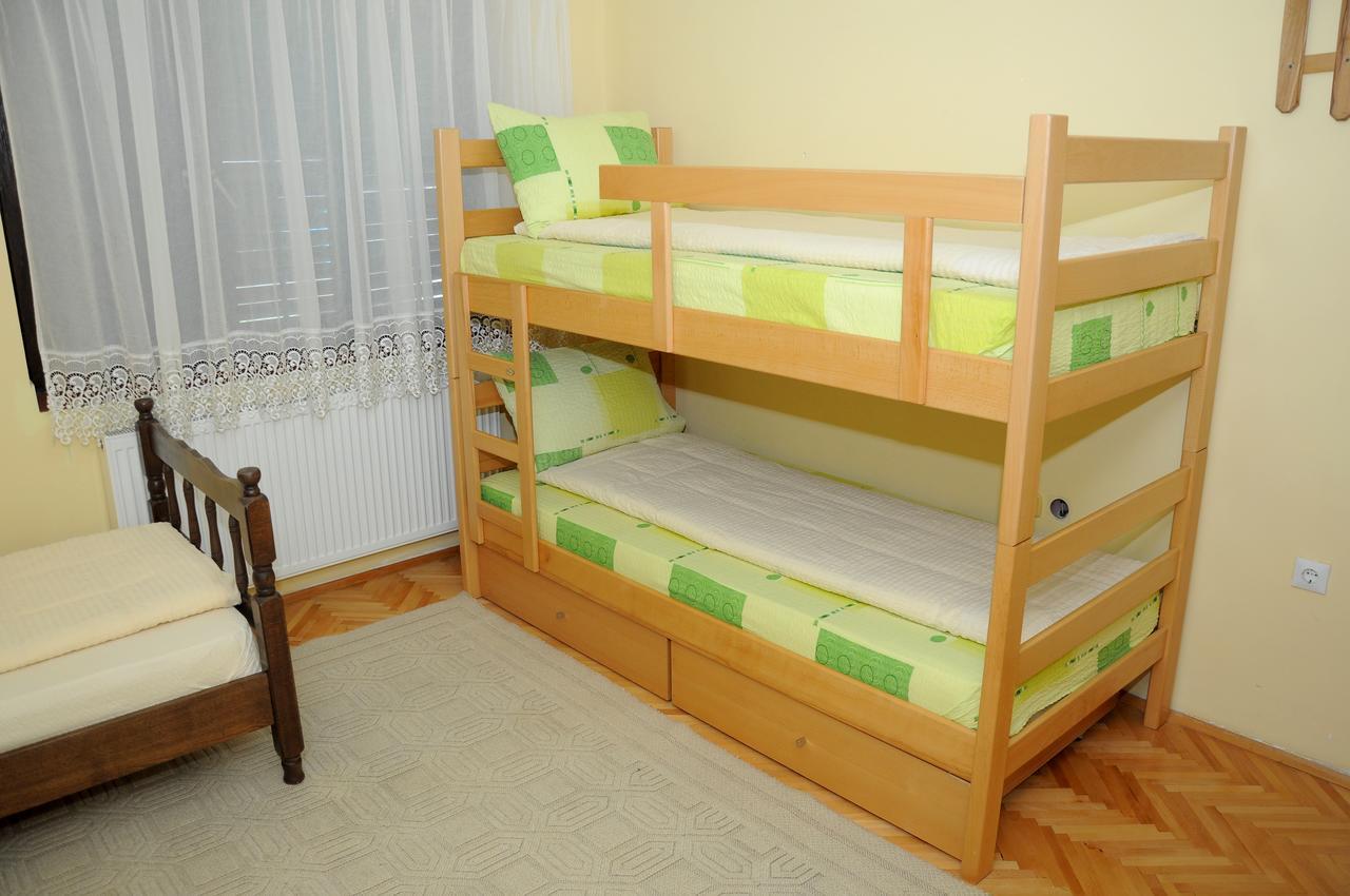 Hostel Marvel Ni Buitenkant foto